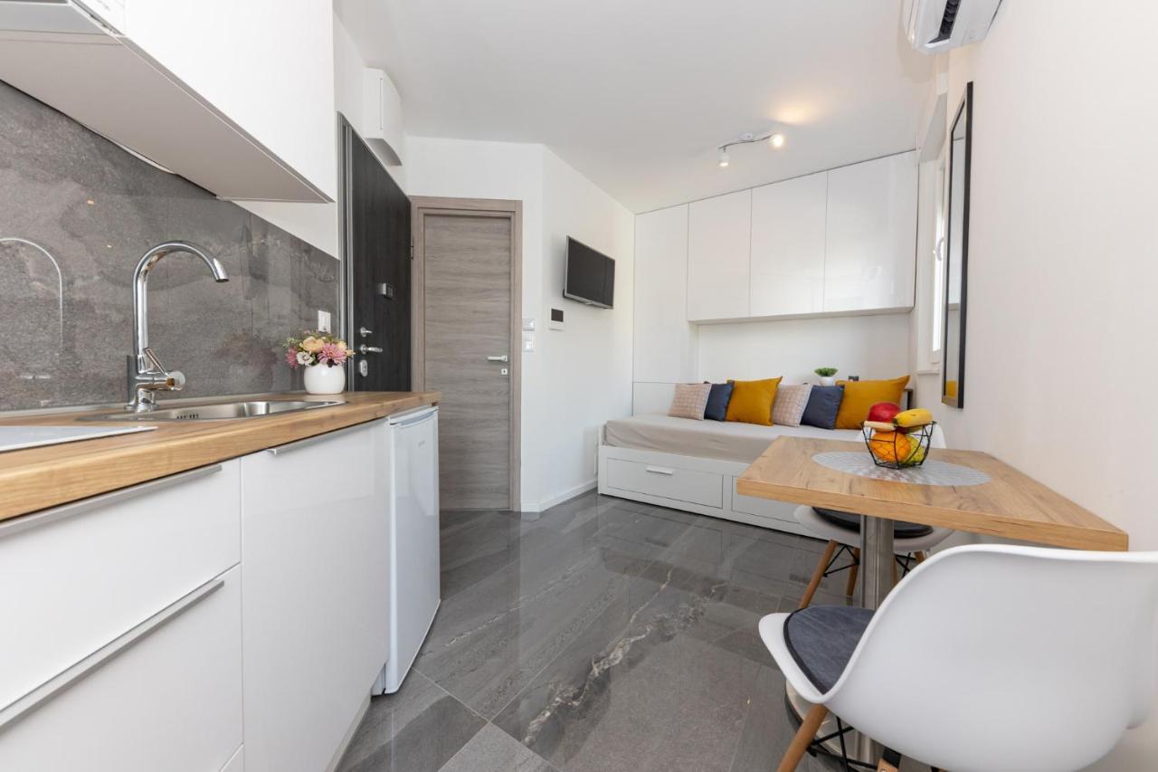 New Studio For 2, Free Private Garage Spot, Wi-Fi, 200 M From Mall Of Split Extérieur photo