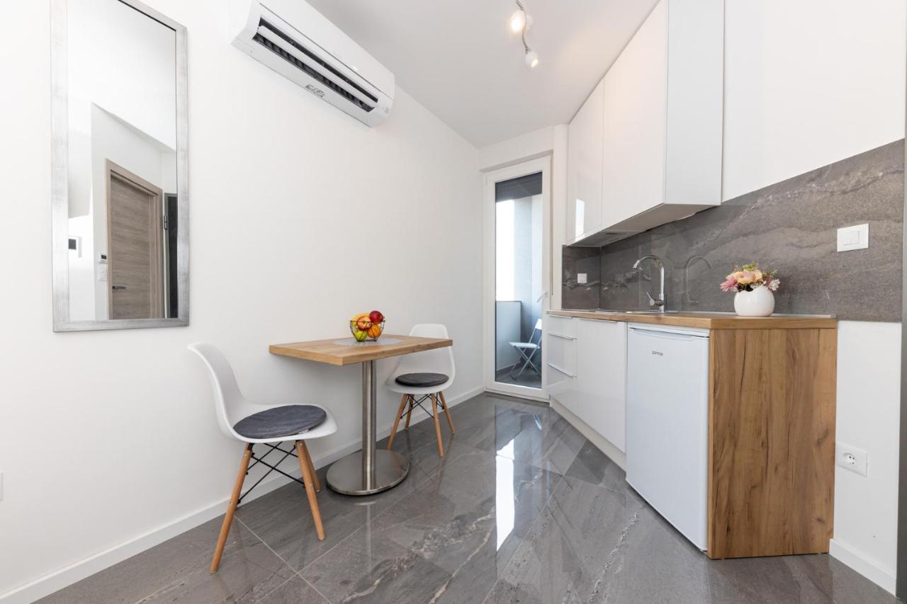 New Studio For 2, Free Private Garage Spot, Wi-Fi, 200 M From Mall Of Split Extérieur photo