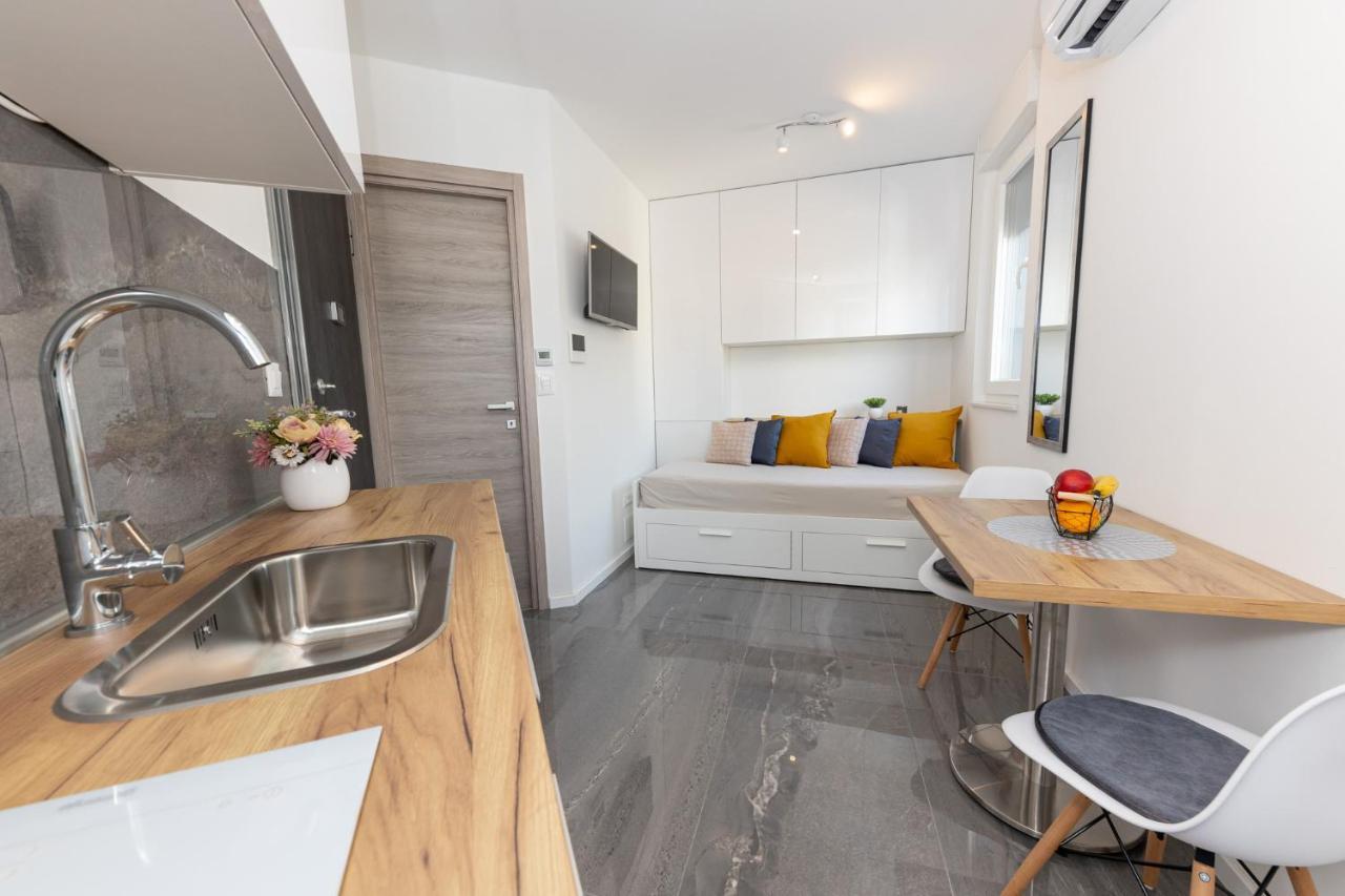 New Studio For 2, Free Private Garage Spot, Wi-Fi, 200 M From Mall Of Split Extérieur photo