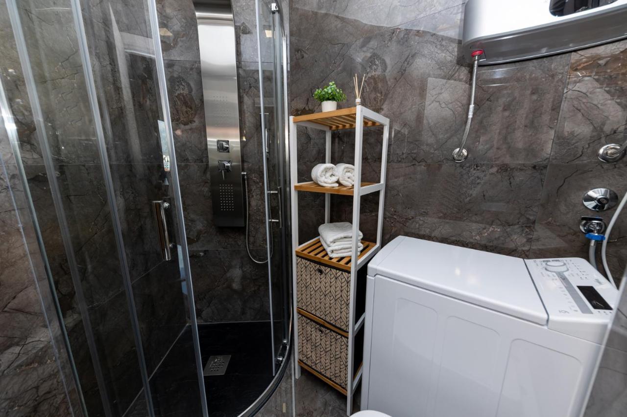 New Studio For 2, Free Private Garage Spot, Wi-Fi, 200 M From Mall Of Split Extérieur photo