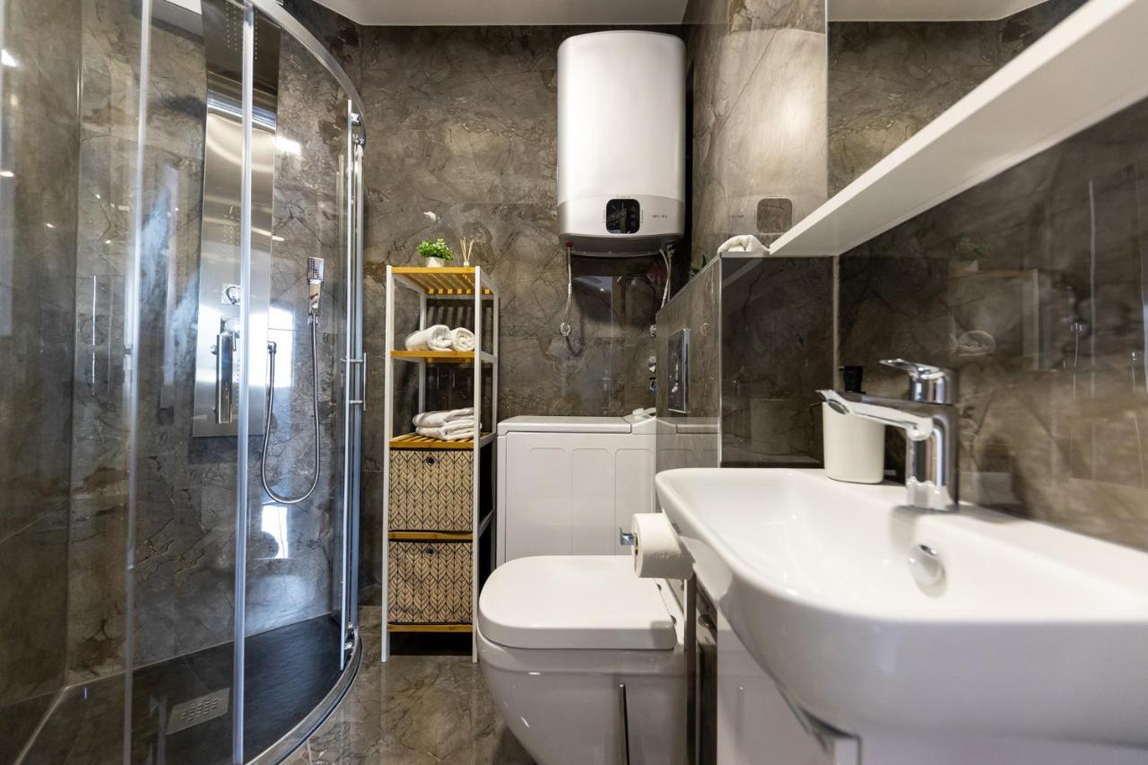 New Studio For 2, Free Private Garage Spot, Wi-Fi, 200 M From Mall Of Split Extérieur photo