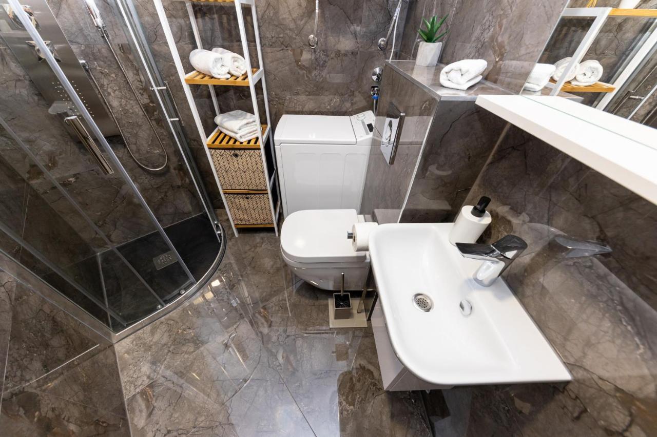 New Studio For 2, Free Private Garage Spot, Wi-Fi, 200 M From Mall Of Split Extérieur photo